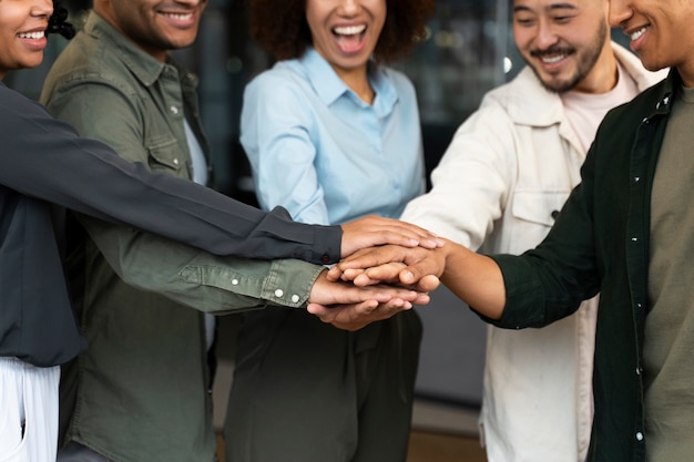 Effective Strategies for Welcoming and Integrating New Employees: A Guide for SMBs